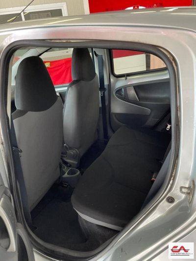 Toyota Aygo 1.0 12V VVT-i 5 porte M-MT (2)