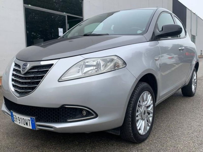 Lancia Ypsilon 0.9 TwinAir 85 CV 5 porte Metano Ecochic Gold