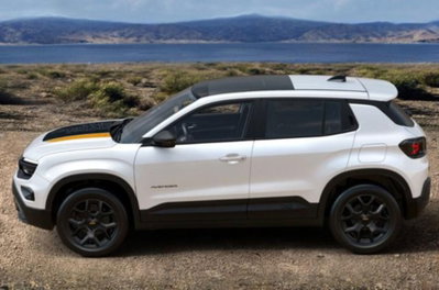 Jeep Avenger 1.2 turbo e-hybrid mhev The North Face 4xe 145cv edct6 (2)