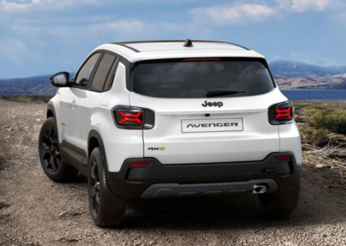 Jeep Avenger 1.2 turbo e-hybrid mhev The North Face 4xe 145cv edct6 (3)