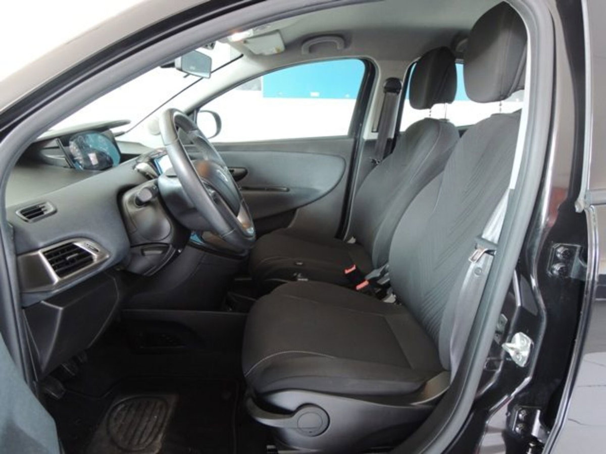 Lancia Ypsilon 1.0 FireFly 5 porte S&S Hybrid Gold Plus (9)