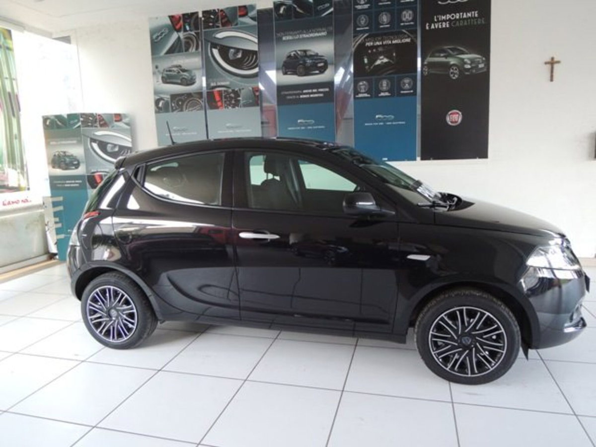 Lancia Ypsilon 1.0 FireFly 5 porte S&S Hybrid Gold Plus (3)