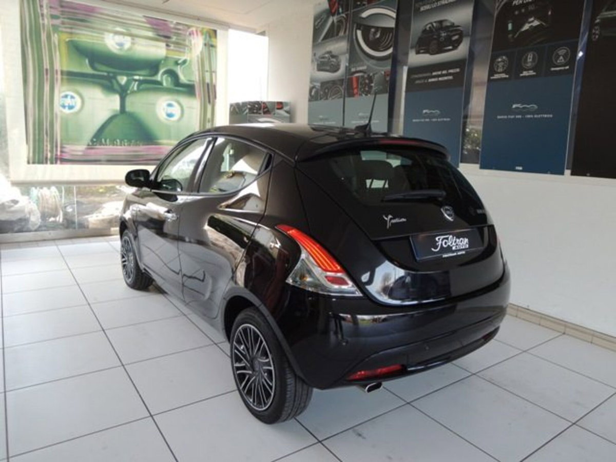 Lancia Ypsilon 1.0 FireFly 5 porte S&S Hybrid Gold Plus (4)