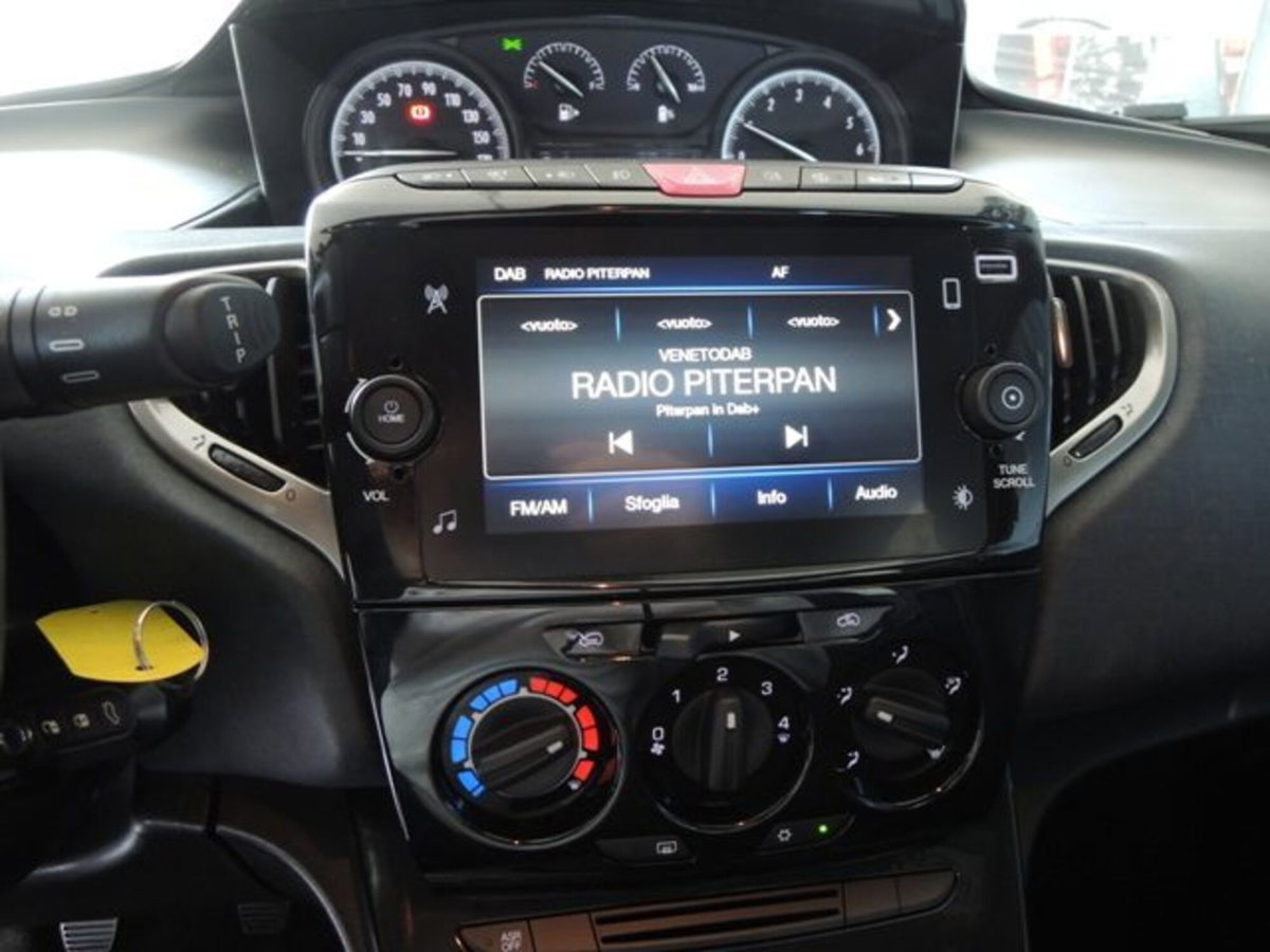 Lancia Ypsilon 1.0 FireFly 5 porte S&S Hybrid Gold Plus (6)