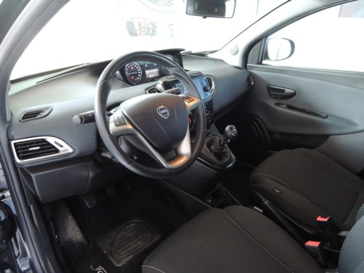 Lancia Ypsilon 1.0 FireFly 5 porte S&S Hybrid Gold Plus (7)