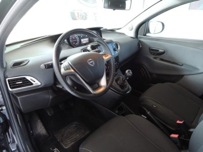 Lancia Ypsilon 1.0 FireFly 5 porte S&S Hybrid Ecochic Gold (8)