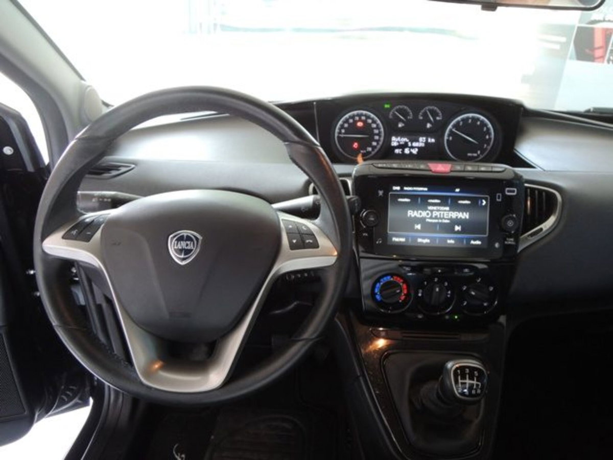 Lancia Ypsilon 1.0 FireFly 5 porte S&S Hybrid Gold Plus (8)