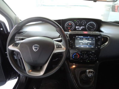 Lancia Ypsilon 1.0 FireFly 5 porte S&S Hybrid Ecochic Gold (9)
