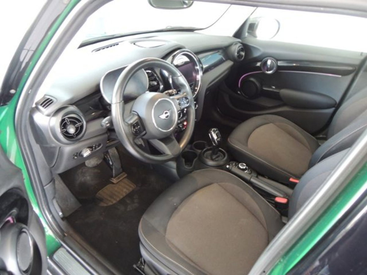 MINI Mini 1.5 Cooper Essential 5 porte (12)
