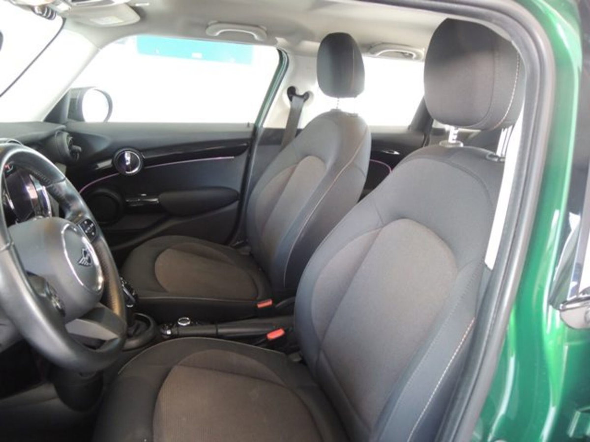 MINI Mini 1.5 Cooper Essential 5 porte (14)