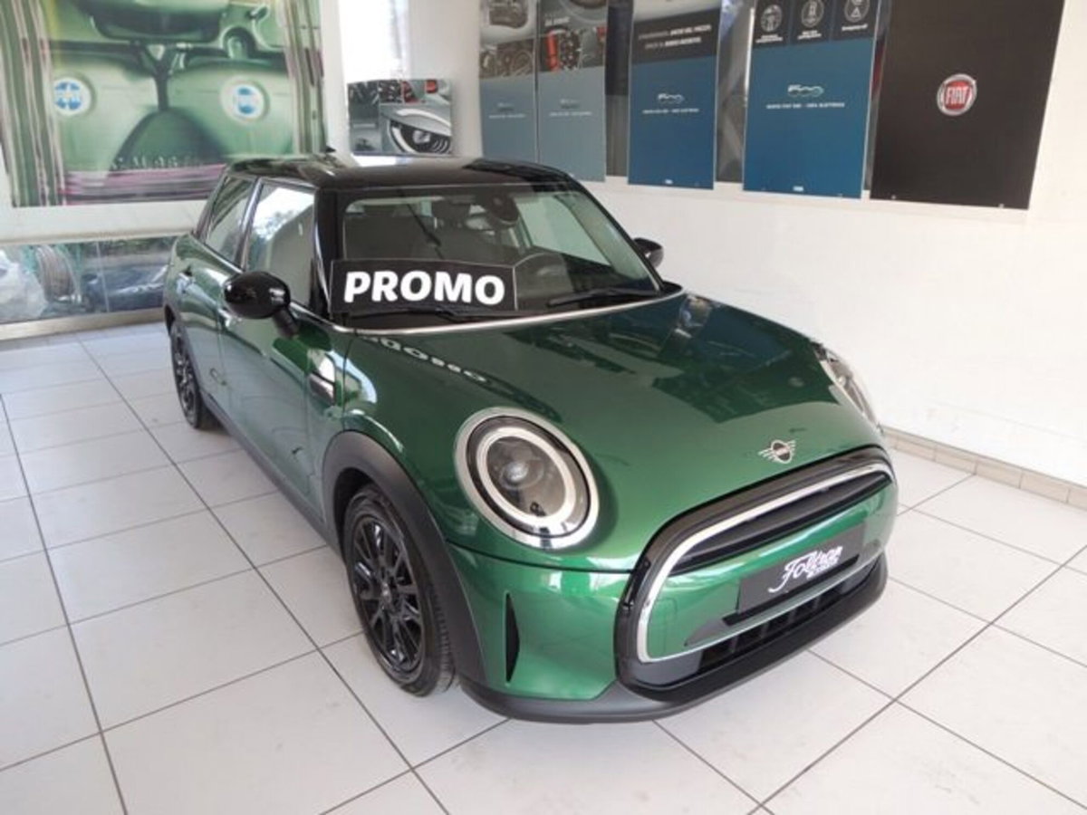 MINI Mini 1.5 Cooper Essential 5 porte (2)