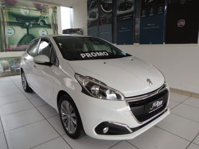 Peugeot 208 82 5 porte Active usata