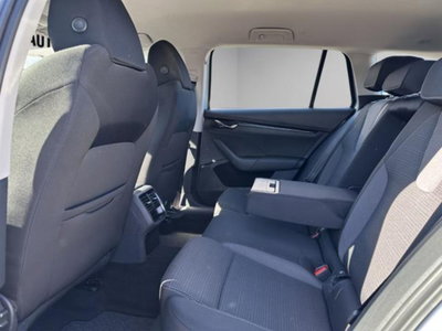 Skoda Octavia Station Wagon 2.0 TDI EVO SCR DSG Wagon Executive (12)