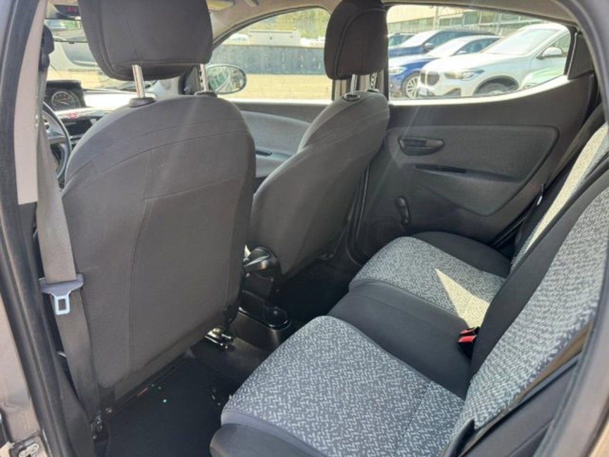 Lancia Ypsilon 1.0 FireFly 5 porte S&S Hybrid Ecochic Silver (11)