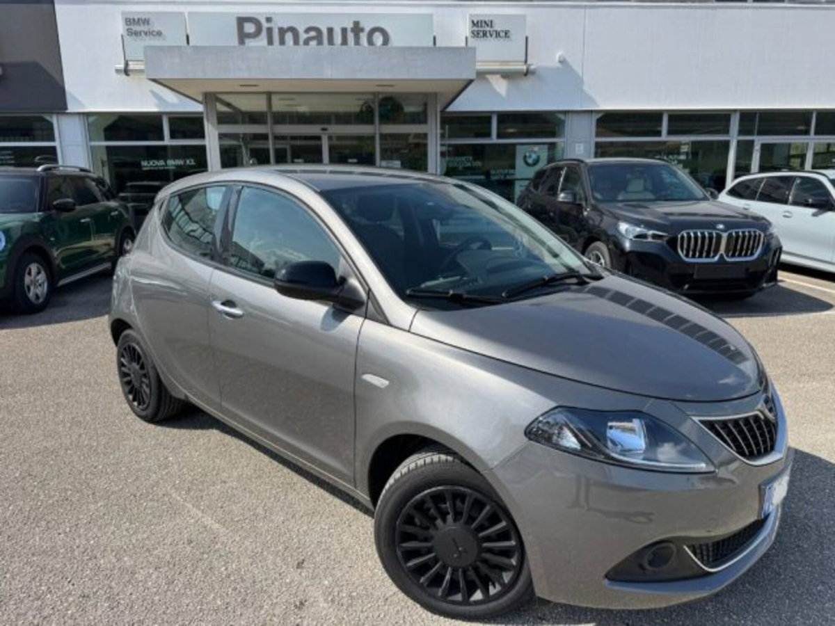 Lancia Ypsilon 1.0 FireFly 5 porte S&S Hybrid Ecochic Silver (2)