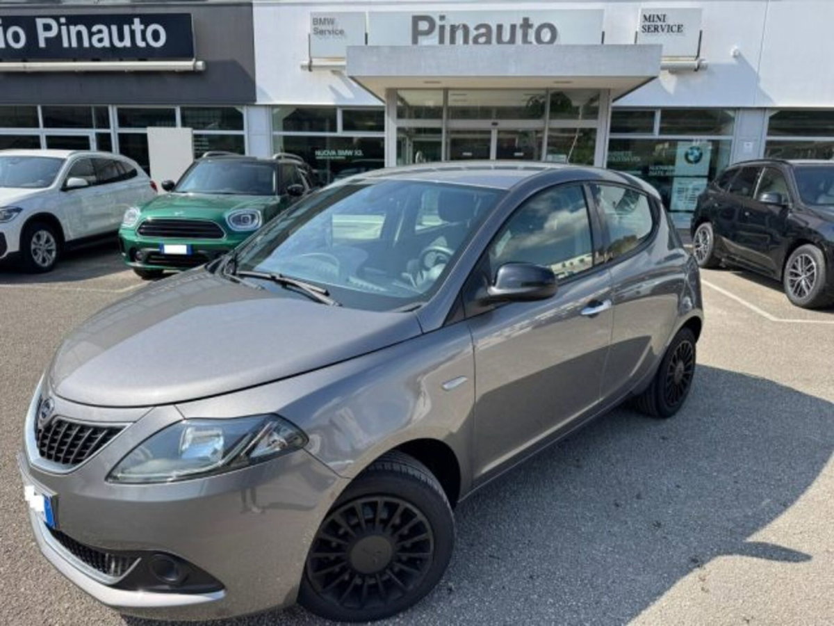 Lancia Ypsilon 1.0 FireFly 5 porte S&S Hybrid Ecochic Silver (3)