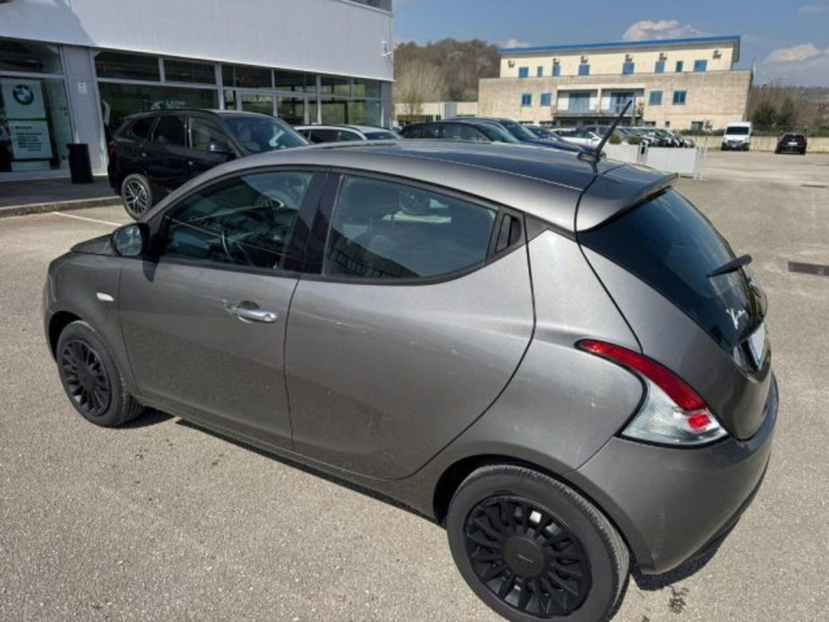 Lancia Ypsilon 1.0 FireFly 5 porte S&S Hybrid Ecochic Silver (5)