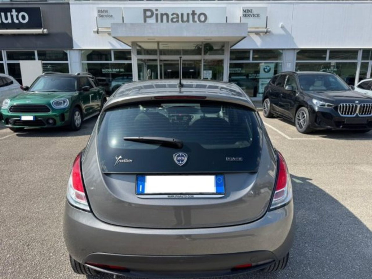 Lancia Ypsilon 1.0 FireFly 5 porte S&S Hybrid Ecochic Silver (6)