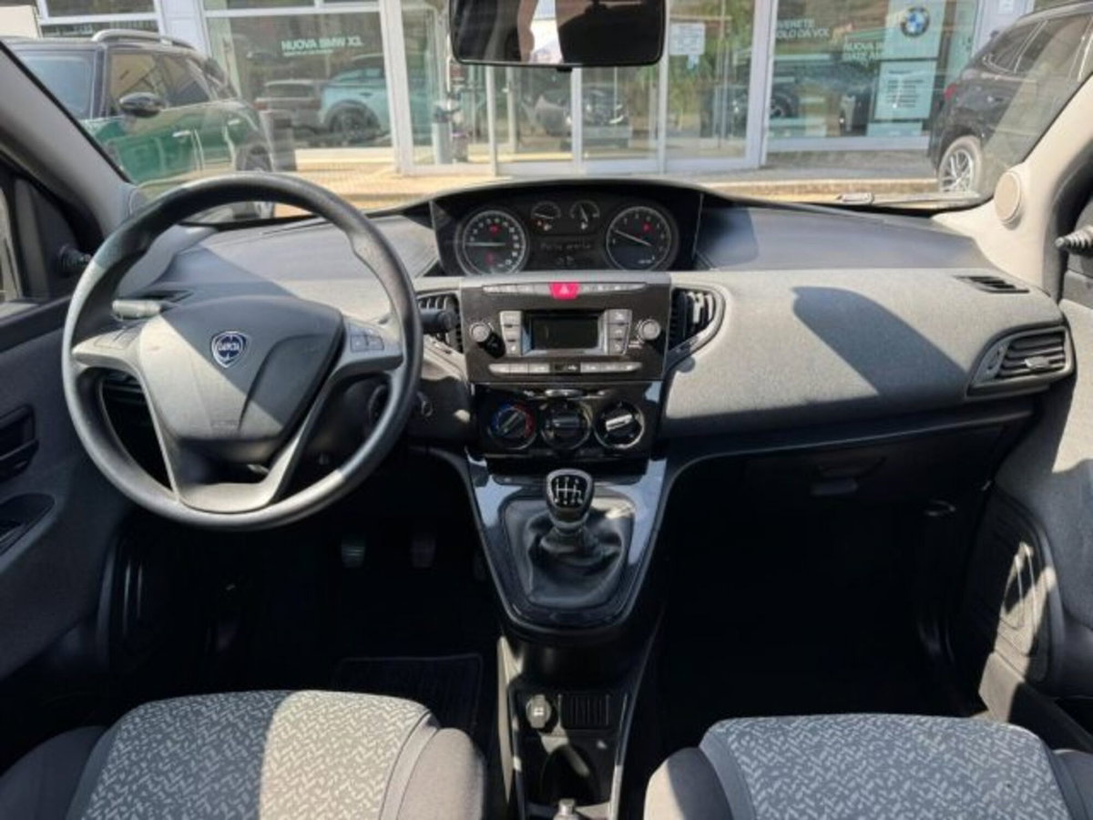 Lancia Ypsilon 1.0 FireFly 5 porte S&S Hybrid Ecochic Silver (8)