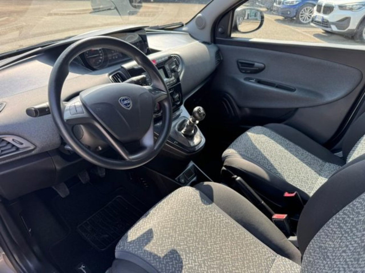 Lancia Ypsilon 1.0 FireFly 5 porte S&S Hybrid Ecochic Silver (9)