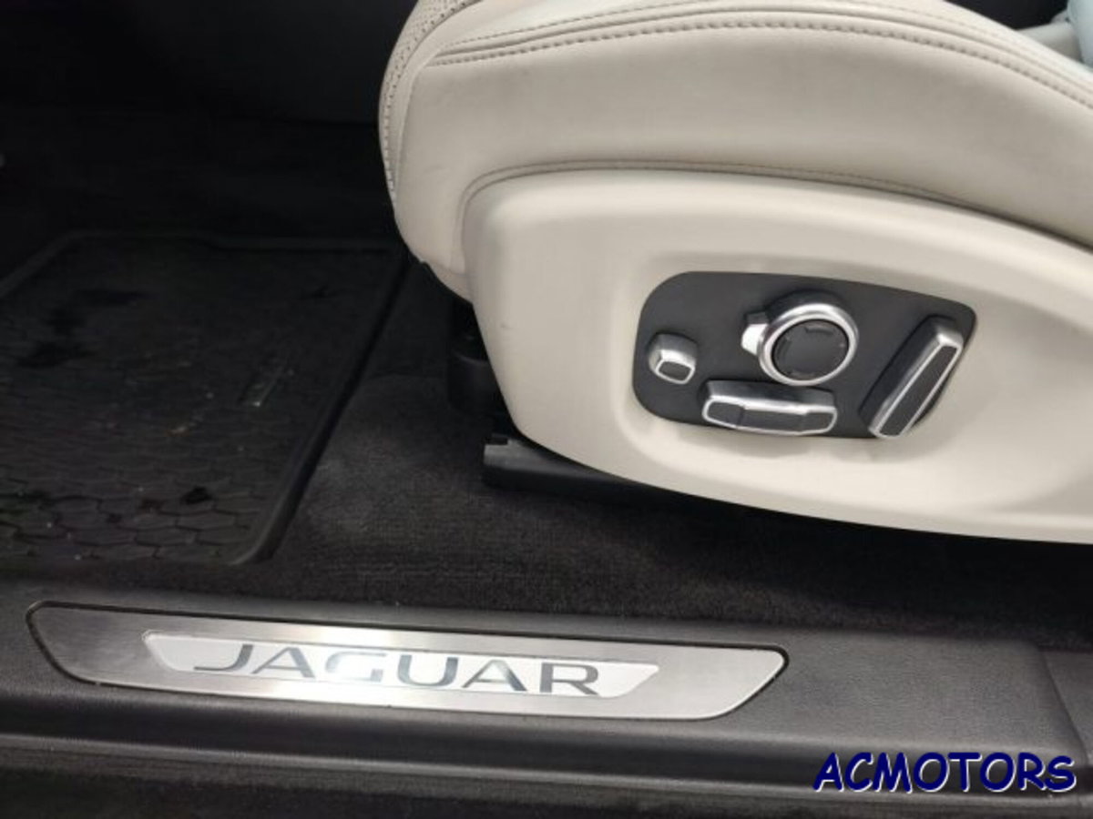 Jaguar E-Pace 2.0 249 CV AWD aut. HSE (13)