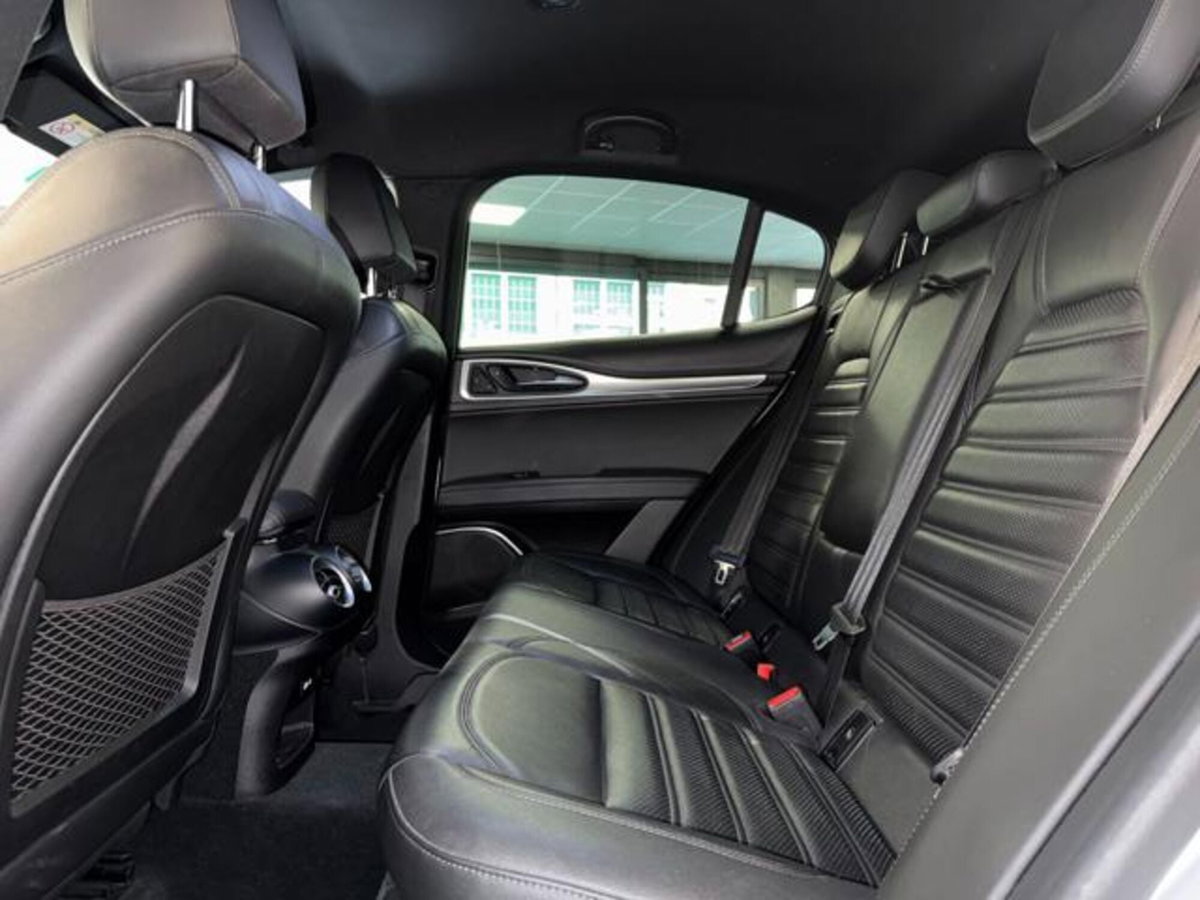 Alfa Romeo Stelvio Stelvio 2.2 Turbodiesel 210 CV AT8 Q4 Veloce Tì (12)
