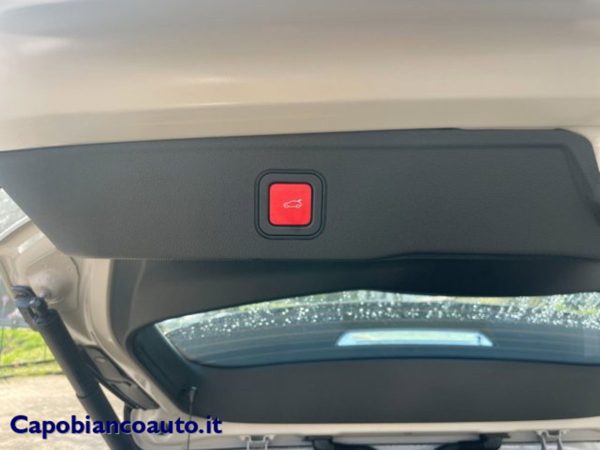 Jeep Avenger 1.2 turbo e-hybrid mhev Overland 4xe 145cv edct6 (13)