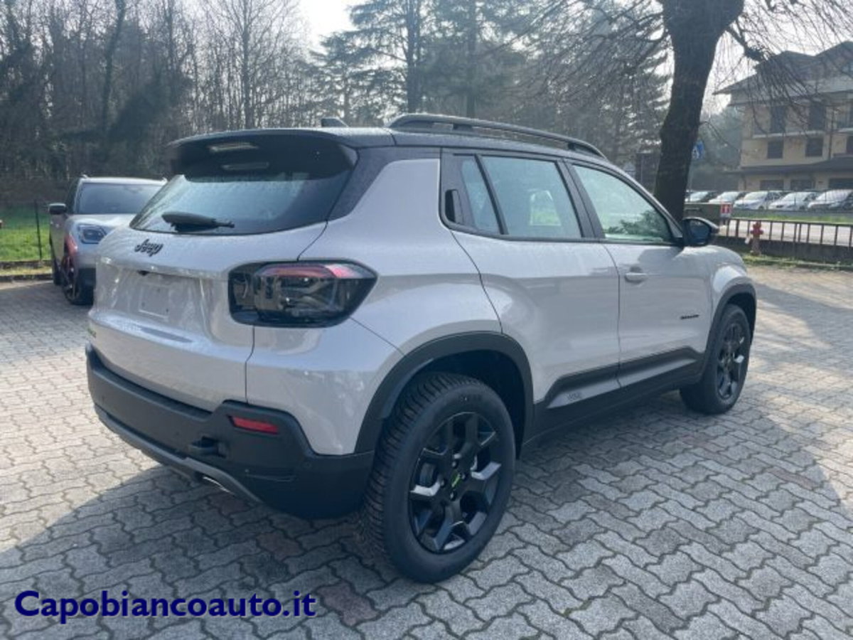 Jeep Avenger 1.2 turbo e-hybrid mhev Overland 4xe 145cv edct6 (4)