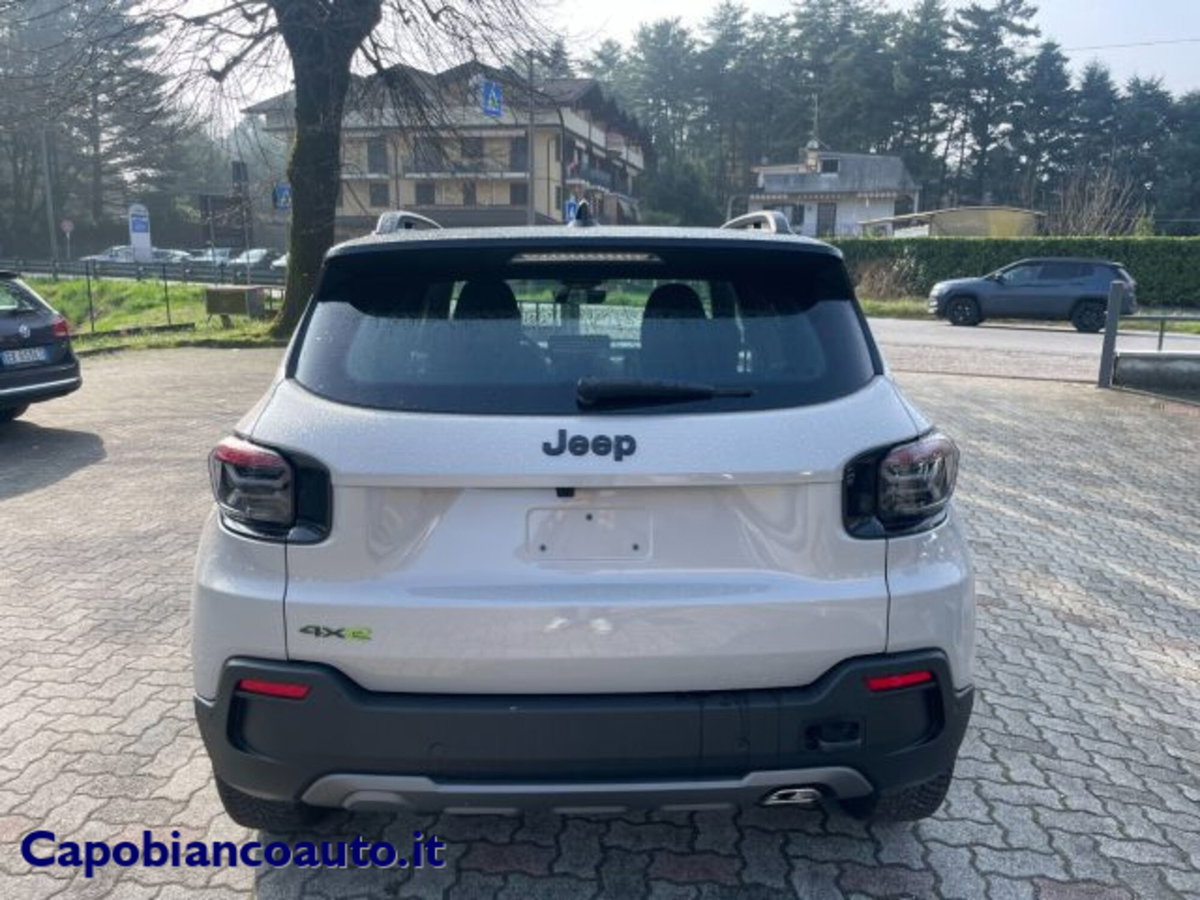 Jeep Avenger 1.2 turbo e-hybrid mhev Overland 4xe 145cv edct6 (5)
