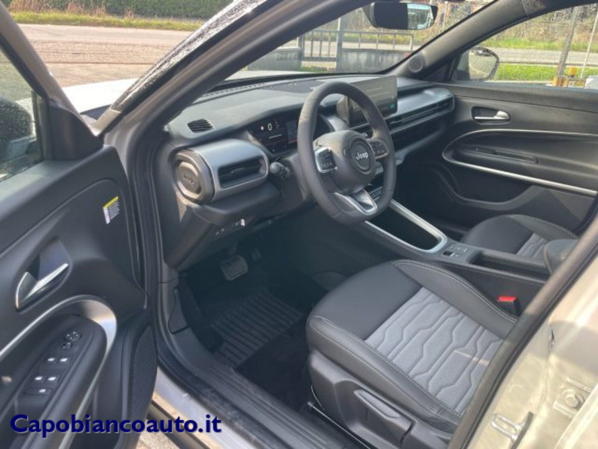 Jeep Avenger 1.2 turbo e-hybrid mhev Overland 4xe 145cv edct6 (7)