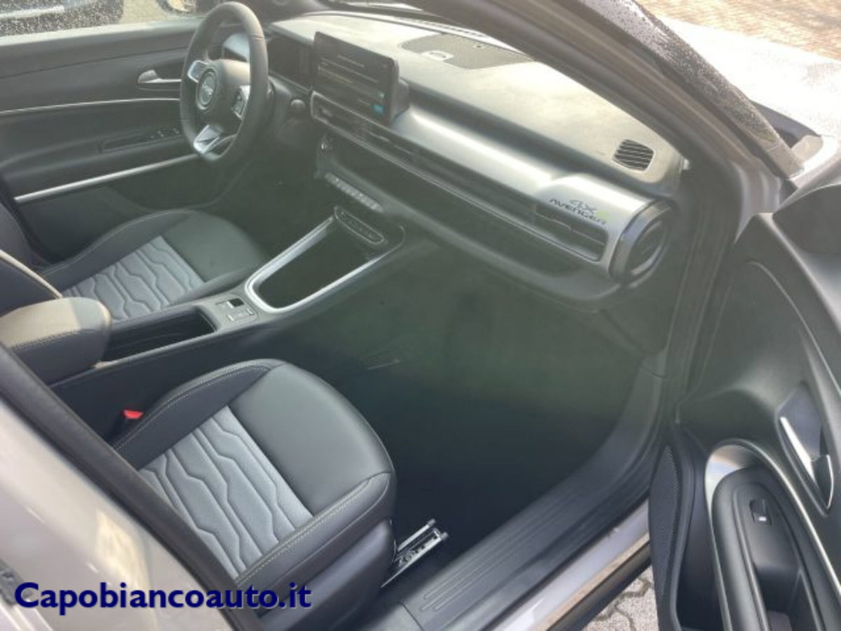 Jeep Avenger 1.2 turbo e-hybrid mhev Overland 4xe 145cv edct6 (8)