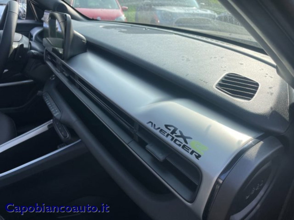 Jeep Avenger 1.2 turbo e-hybrid mhev Overland 4xe 145cv edct6 (17)