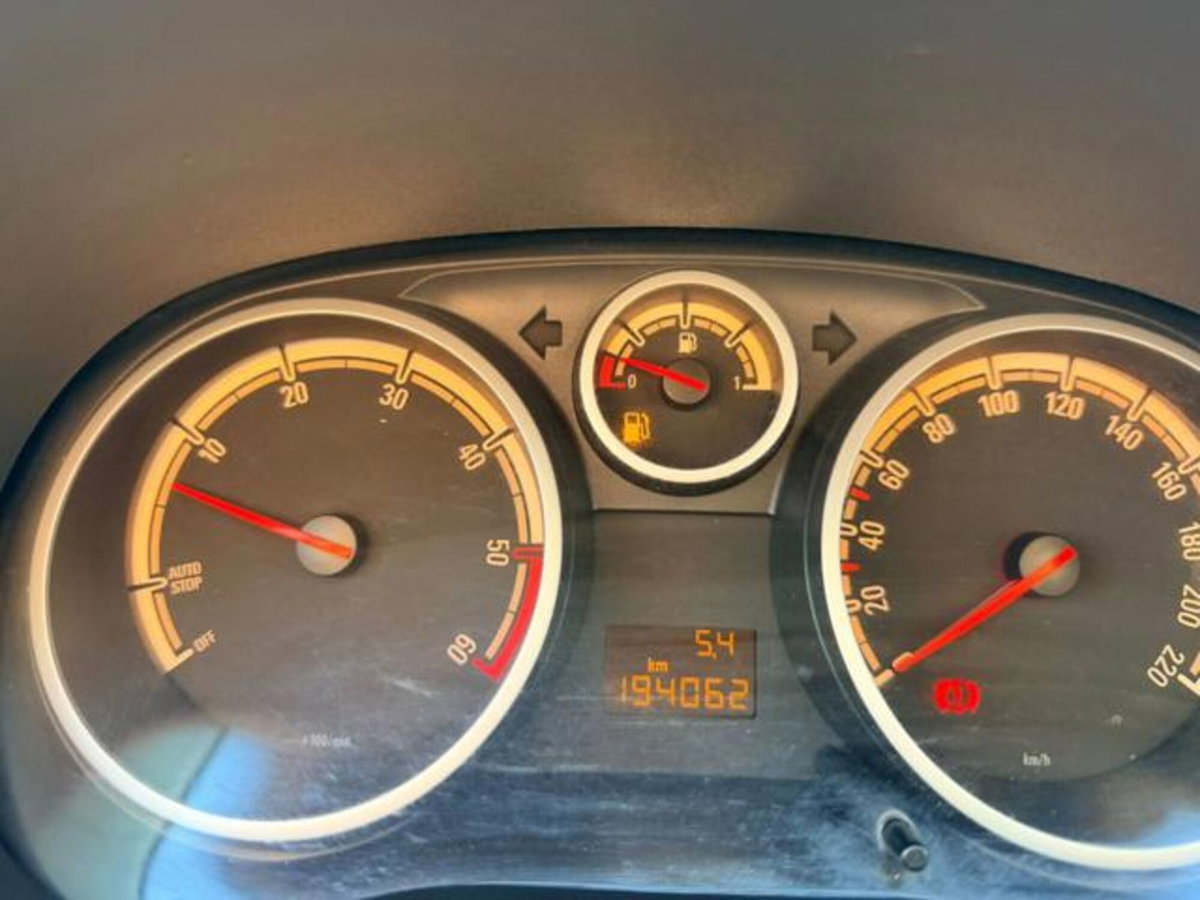 Opel Corsa 1.3 CDTI 75CV 3 porte Club (14)