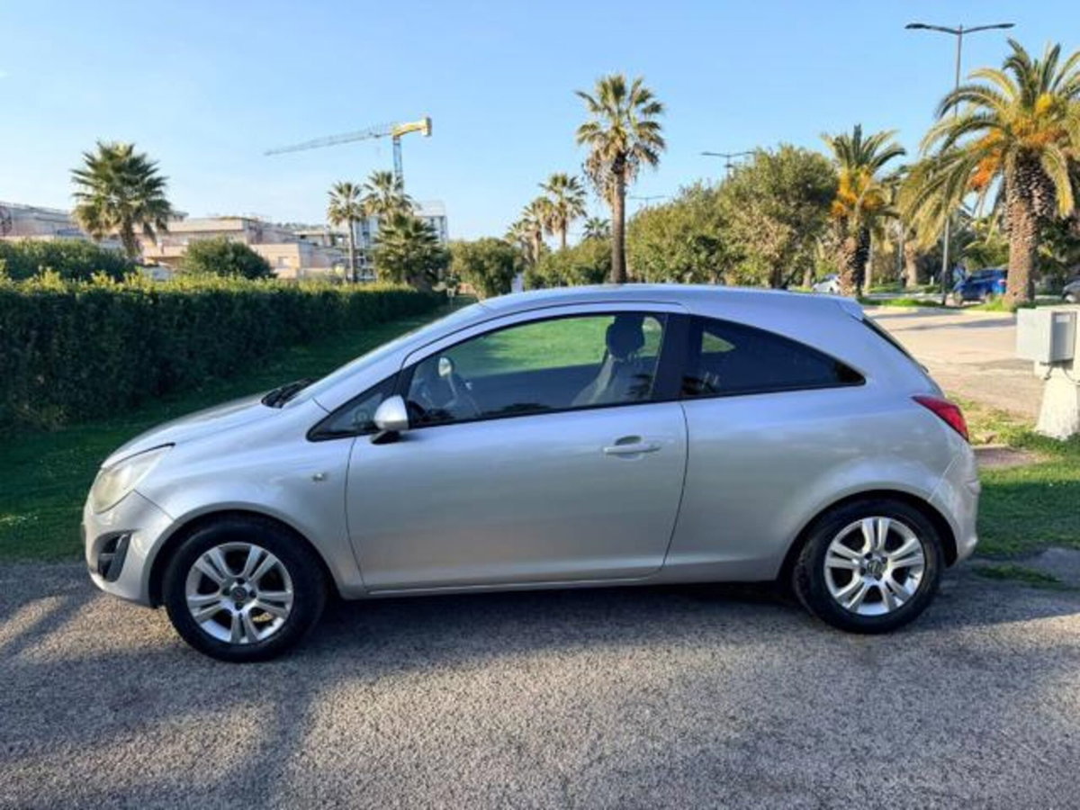 Opel Corsa 1.3 CDTI 75CV 3 porte Club (8)