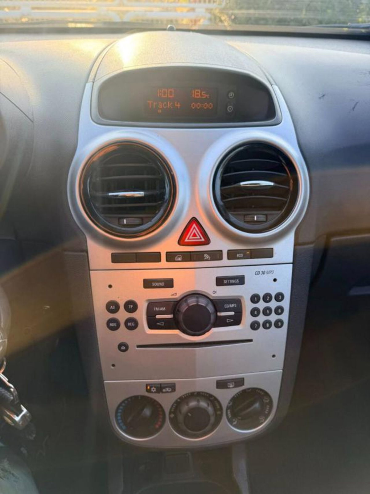 Opel Corsa 1.3 CDTI 75CV 3 porte Club (9)