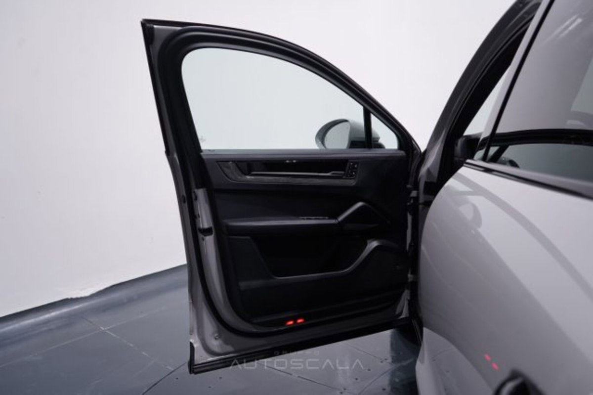 Porsche Cayenne Coupé 4.0 GTS tiptronic (9)