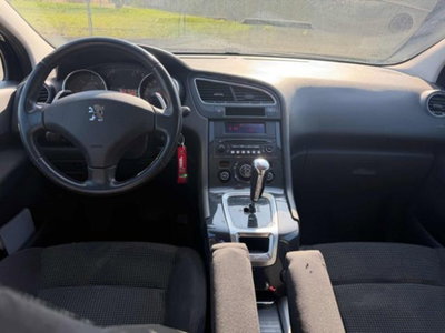 Peugeot 5008 1.6 e-HDi 112CV Stop&Start cambio robotizzato Family (10)