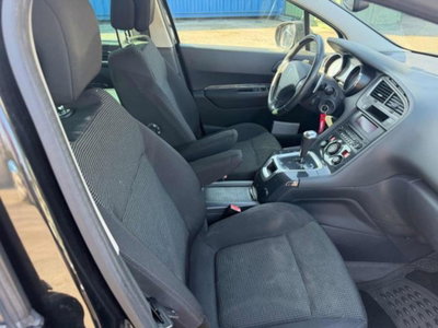 Peugeot 5008 1.6 e-HDi 112CV Stop&Start cambio robotizzato Family (16)