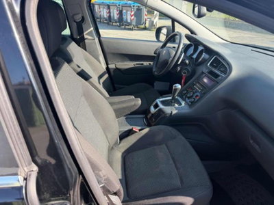 Peugeot 5008 1.6 e-HDi 112CV Stop&Start cambio robotizzato Family (5)
