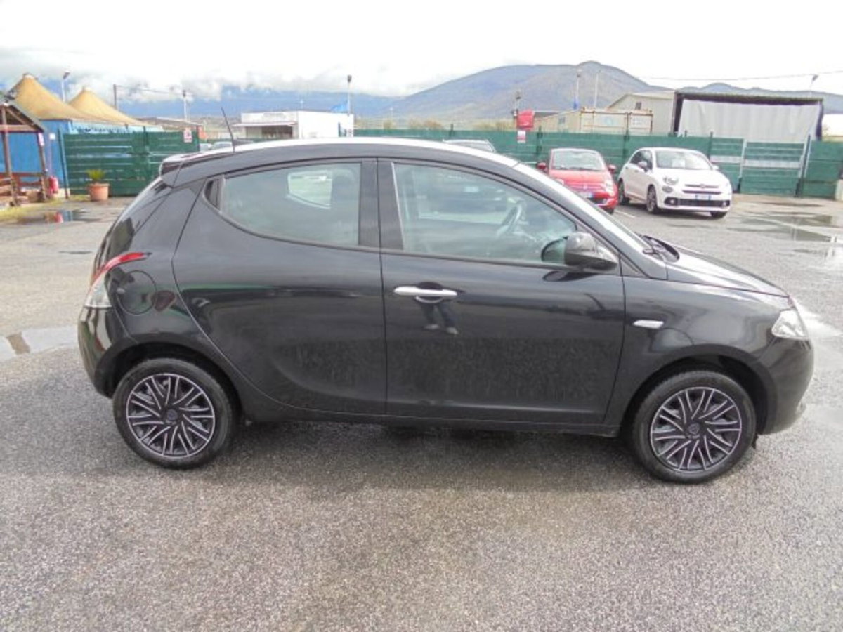 Lancia Ypsilon 1.0 FireFly 5 porte S&S Hybrid Ecochic Silver (14)