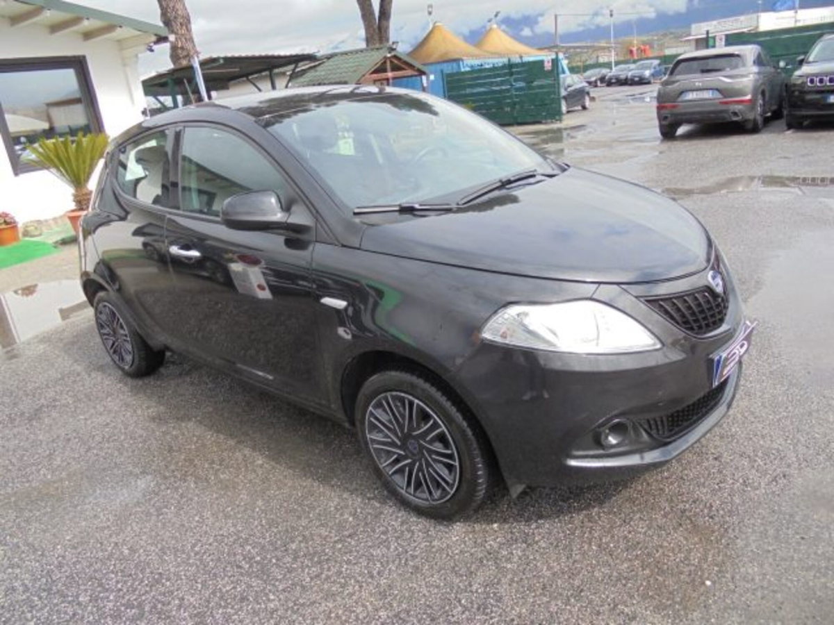 Lancia Ypsilon 1.0 FireFly 5 porte S&S Hybrid Ecochic Silver (15)
