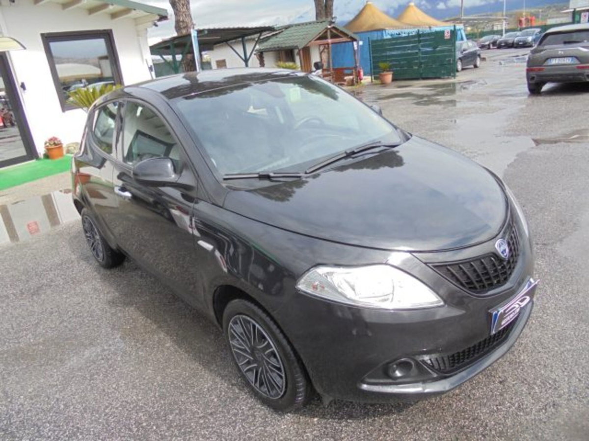 Lancia Ypsilon 1.0 FireFly 5 porte S&S Hybrid Ecochic Silver (16)