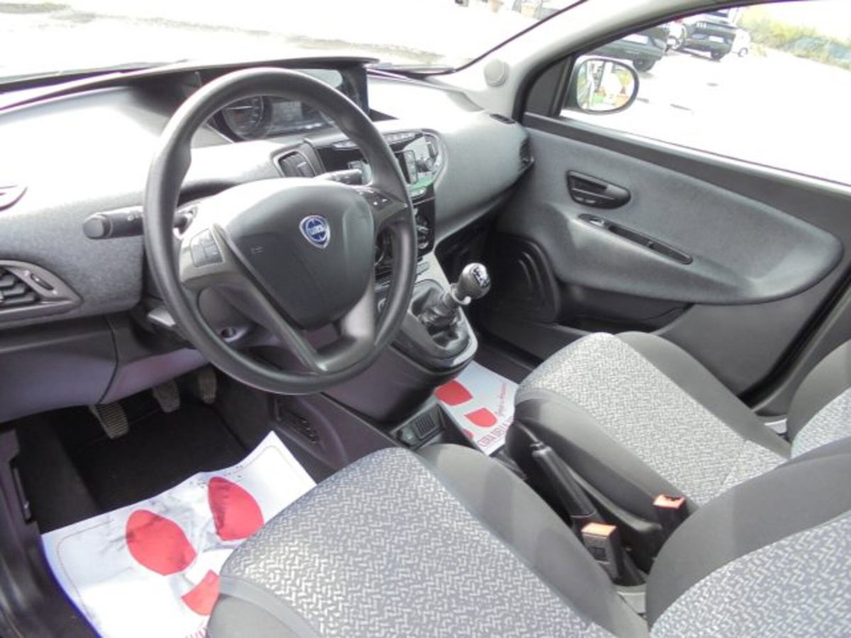 Lancia Ypsilon 1.0 FireFly 5 porte S&S Hybrid Ecochic Silver (18)