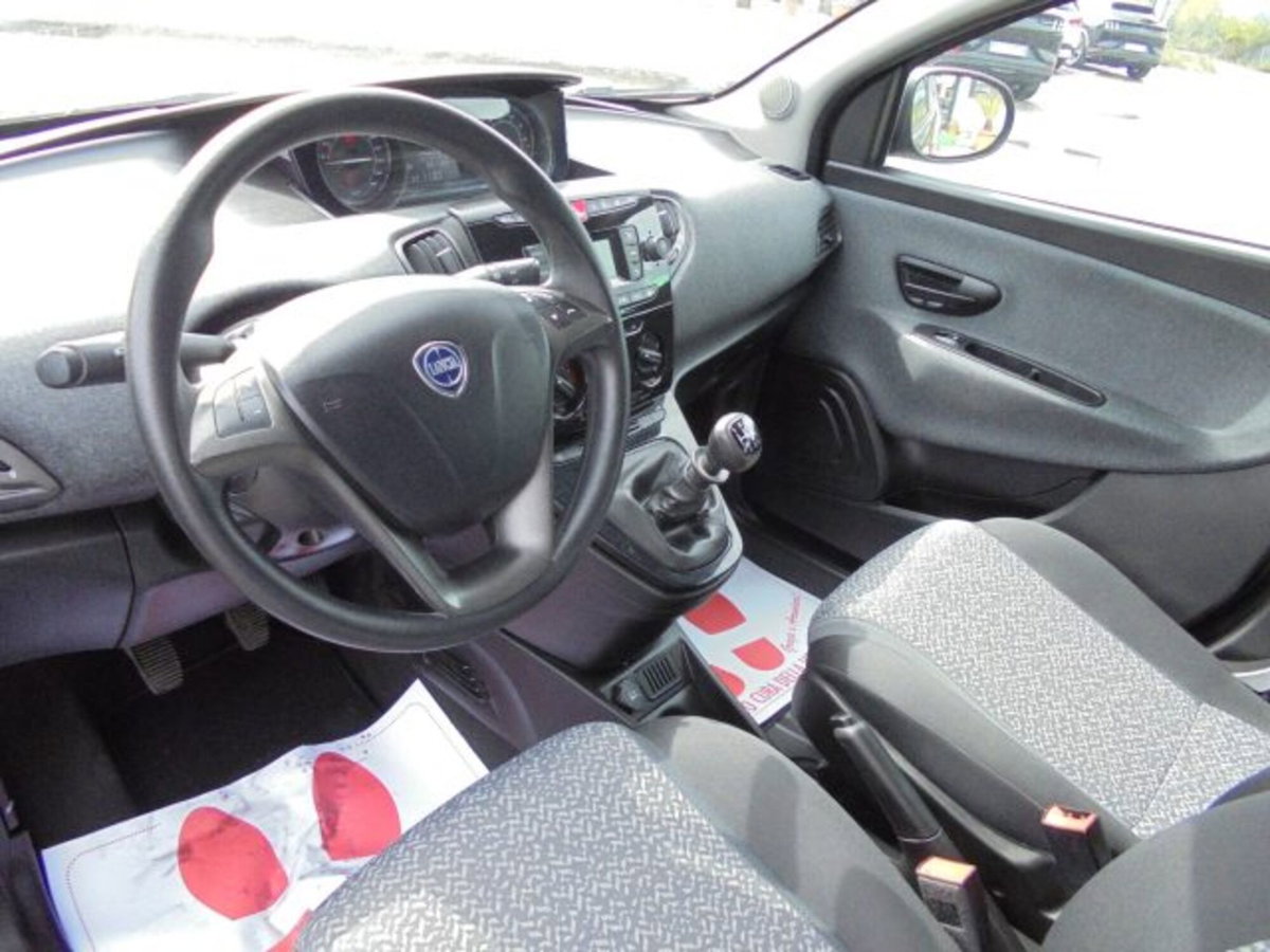 Lancia Ypsilon 1.0 FireFly 5 porte S&S Hybrid Ecochic Silver (19)