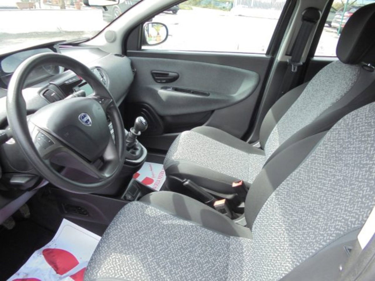 Lancia Ypsilon 1.0 FireFly 5 porte S&S Hybrid Ecochic Silver (20)