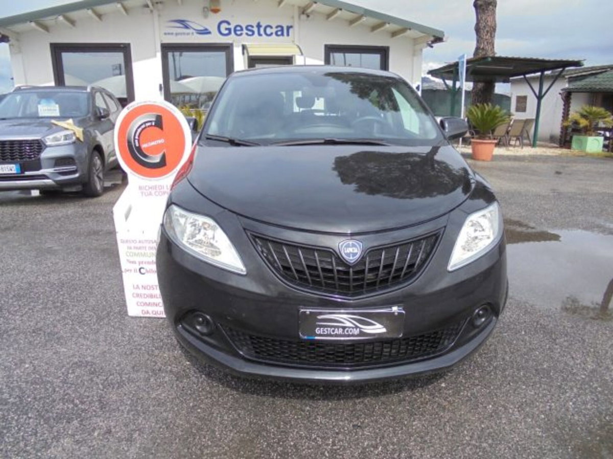 Lancia Ypsilon 1.0 FireFly 5 porte S&S Hybrid Ecochic Silver (4)
