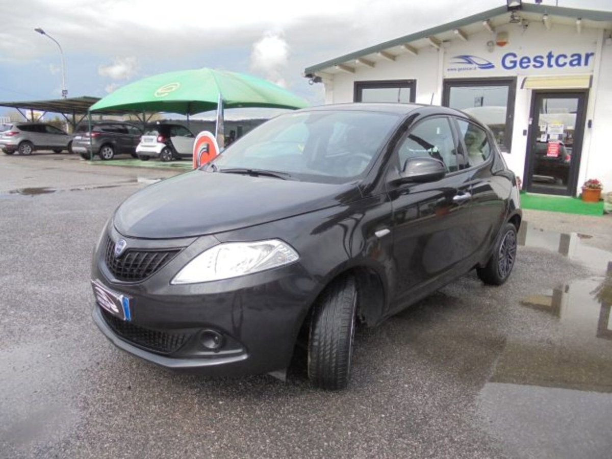 Lancia Ypsilon 1.0 FireFly 5 porte S&S Hybrid Ecochic Silver (6)