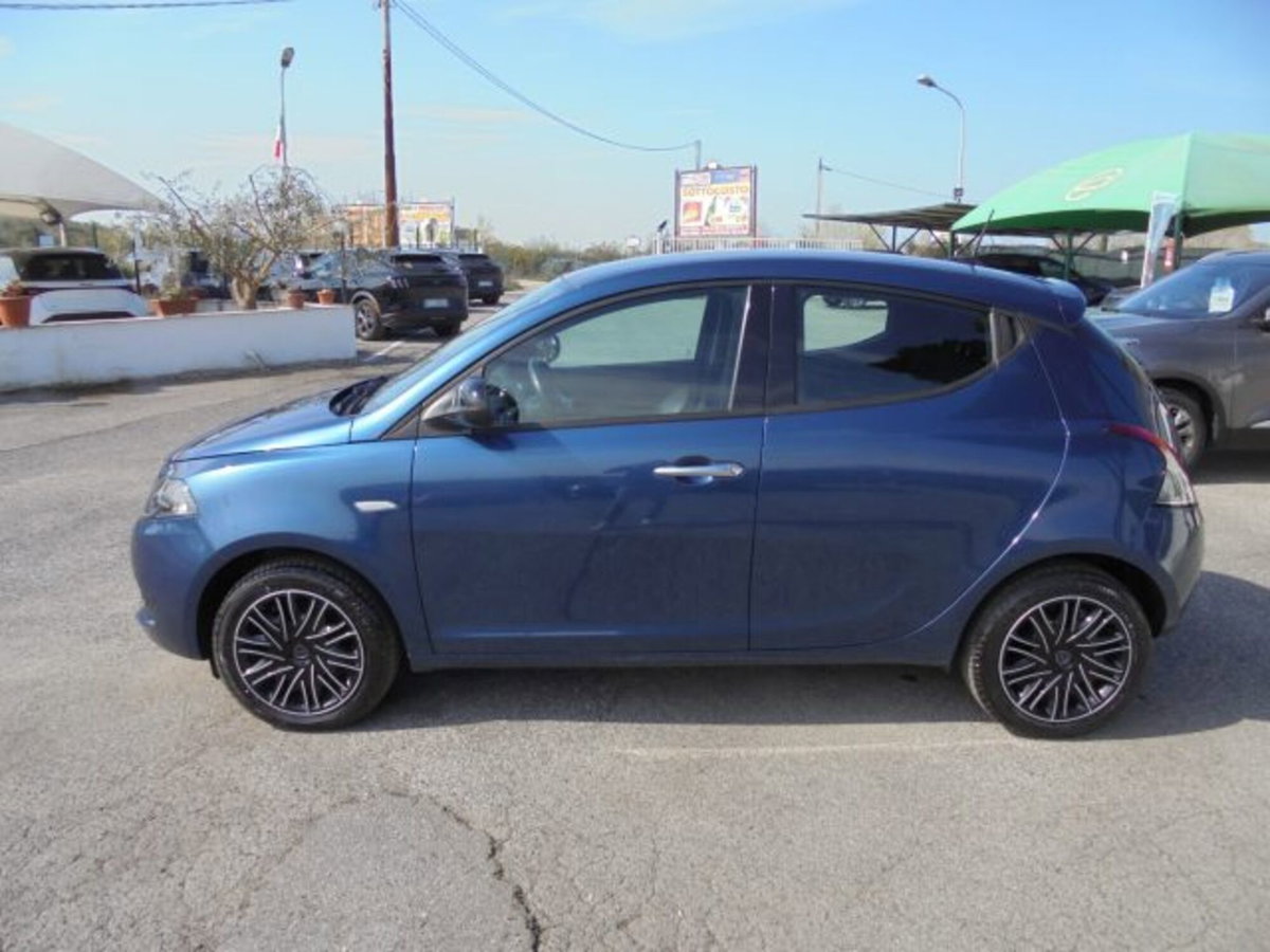 Lancia Ypsilon 1.0 FireFly 5 porte S&S Hybrid Gold Plus (10)