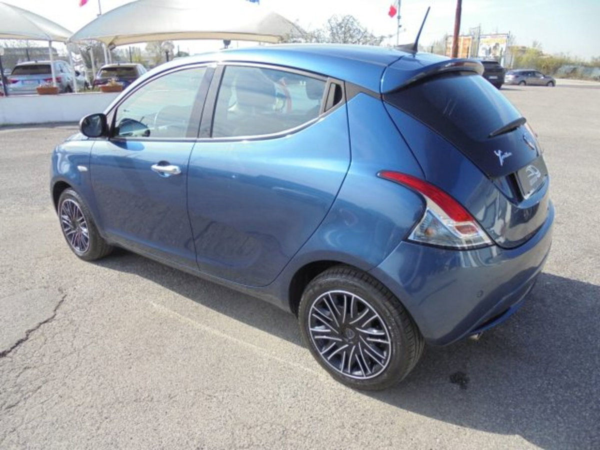 Lancia Ypsilon 1.0 FireFly 5 porte S&S Hybrid Gold Plus (11)