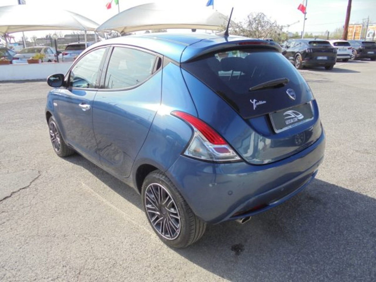 Lancia Ypsilon 1.0 FireFly 5 porte S&S Hybrid Gold Plus (12)